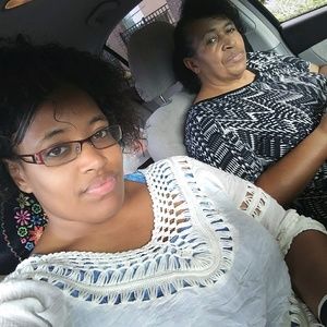 Meet your Posher, Gloria